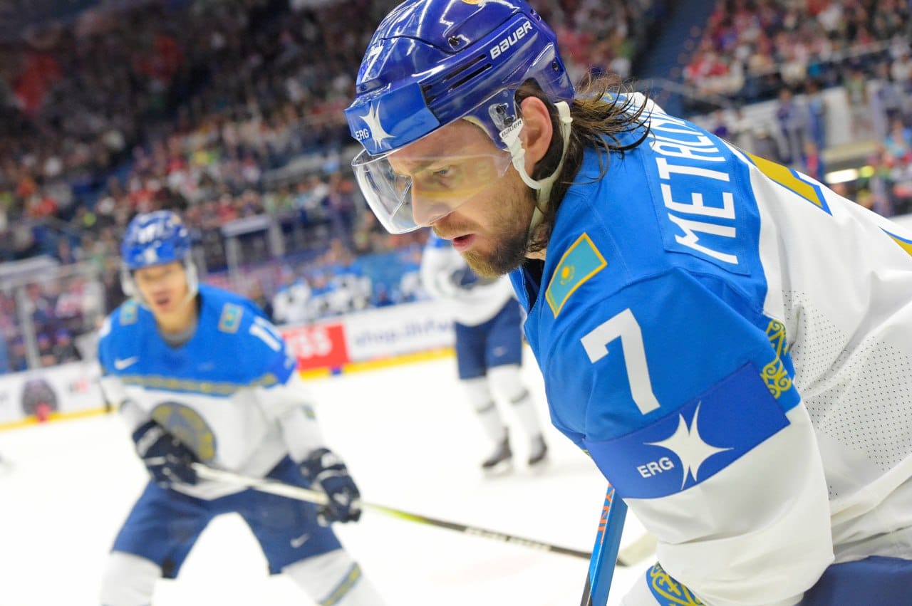 Нужно сохранить эмоции на следующую игру: защитник сборной Казахстана Леонид Метальников о победе над Францией